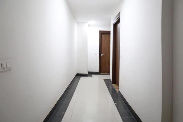 Отель Townhouse Jp Residency Near Delhi Airport Нью-Дели Экстерьер фото