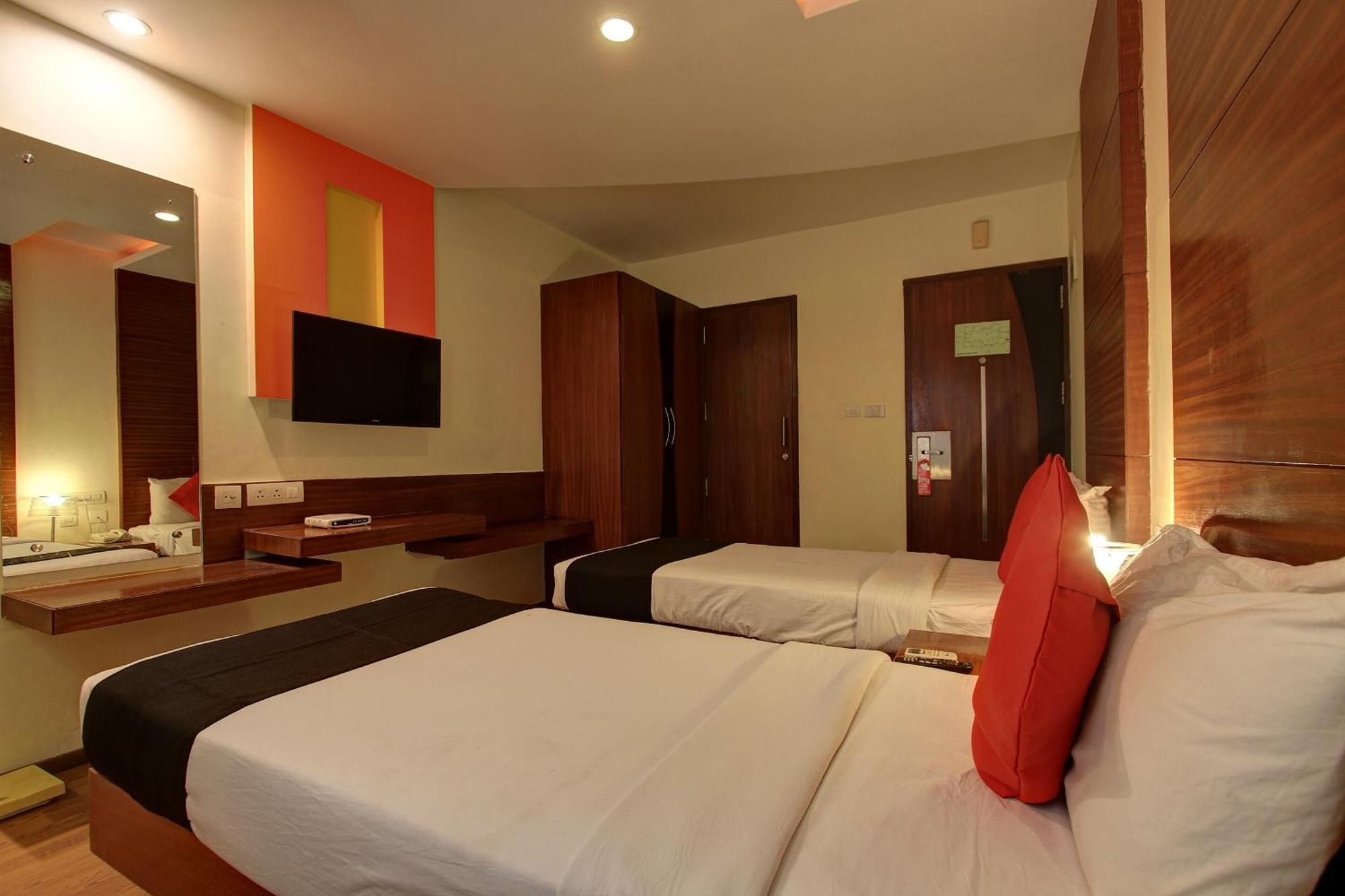 Отель Townhouse Jp Residency Near Delhi Airport Нью-Дели Экстерьер фото
